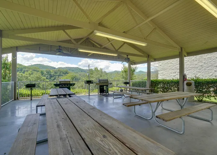 Pigeon Forge Condo With Pools About 3 Mi To Dollywood!