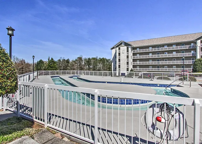Pigeon Forge Condo With Pools About 3 Mi To Dollywood!